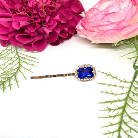 Accessories - NEW⚜️Sapphire Blue Crystal Embellished Hair Clip